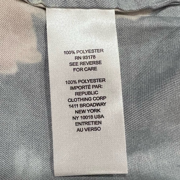 👚SOLD OUT 👚 Tahari Women’s Blouse. Size 3X. Floral Prints. 100% Polyester - Picture 10 of 10